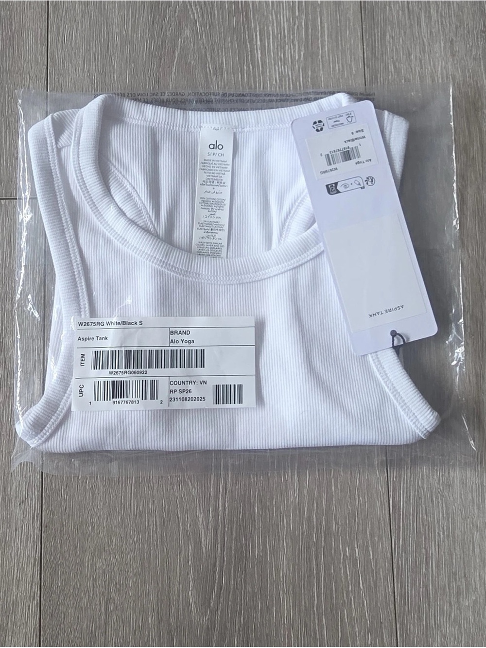 Alo Yoga Aspire Tank in White/Black 🤍